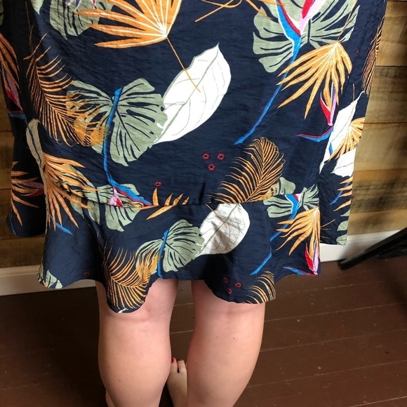 Entro, tropical pattern dress, EUC - Picture 9 of 12